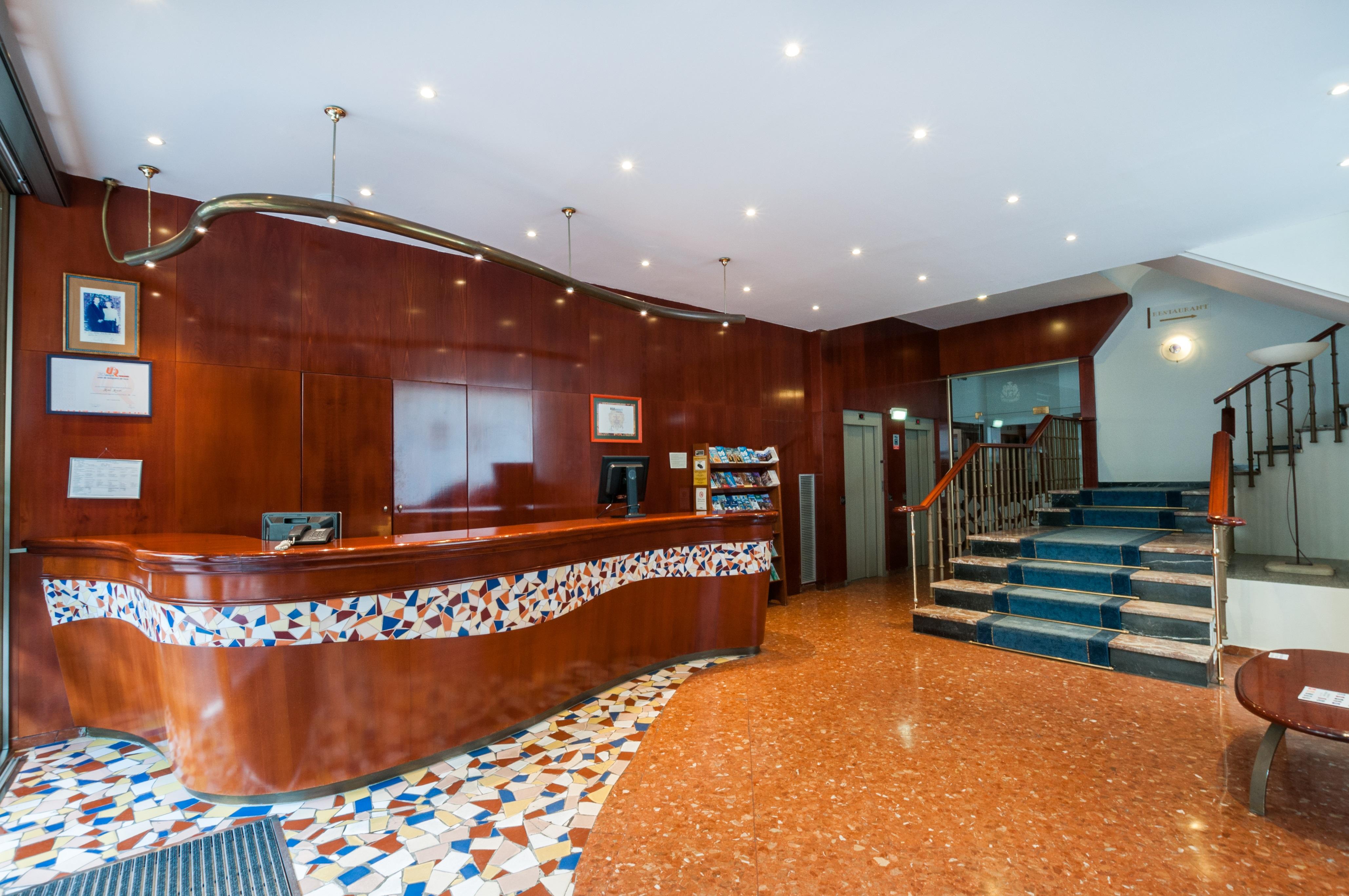 Hotel Gaudi Reus Esterno foto